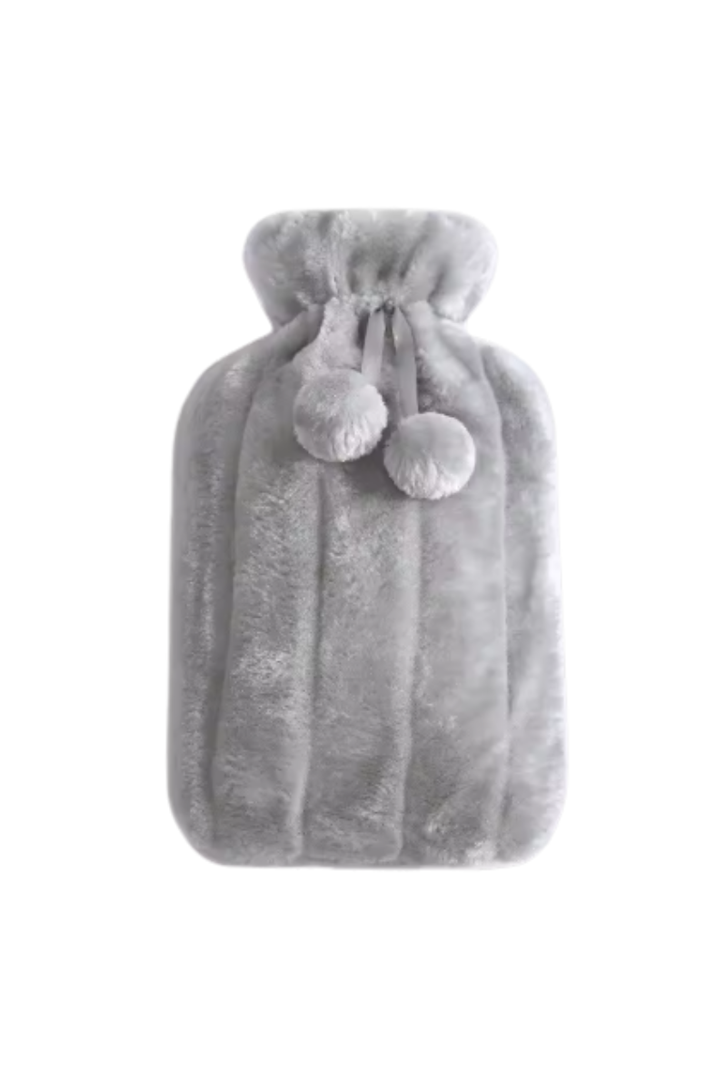 PLUSH & PEACE - KRUIK MET FLUFFY POMPONS HOES